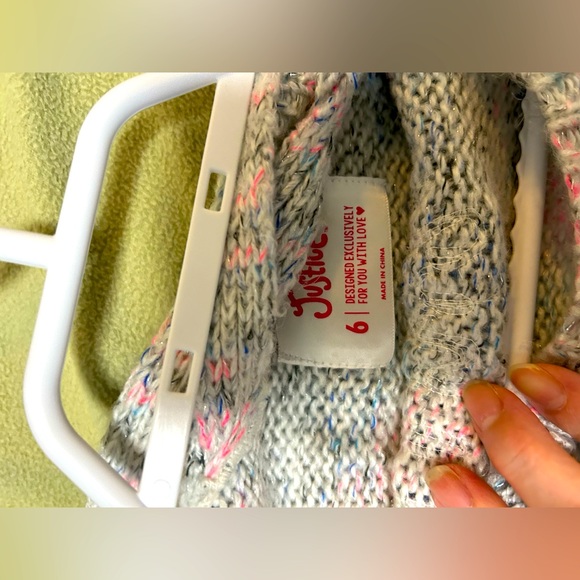 Justice girl’s sweater age 6 - Picture 4 of 4